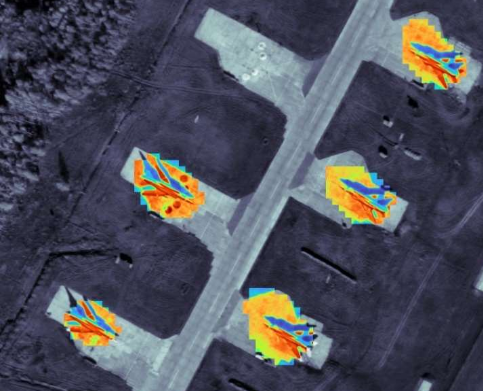 The same frame with each aircraft picked out by the detector